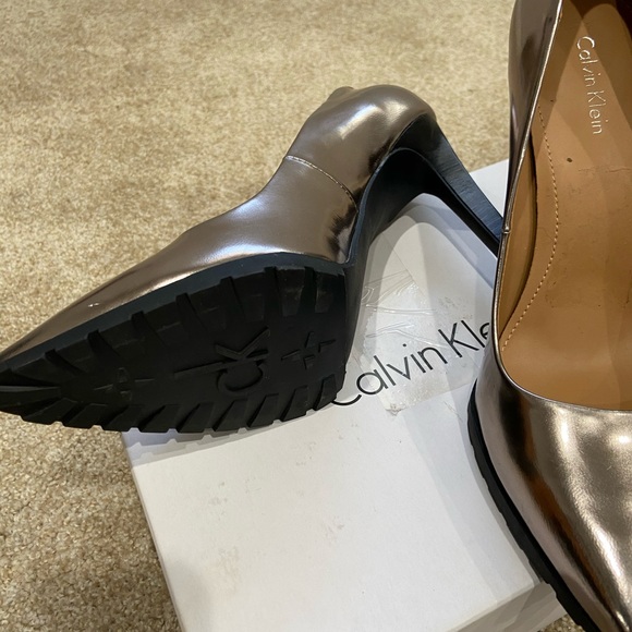 Pumps - Picture 5 of 6